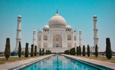 Taj Mahal image retrieved from  Jovyn Chamb at Unsplash